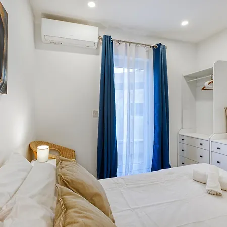 Beautiful 3br Designer With Wifi, Ac And Balcony مارساسكالا