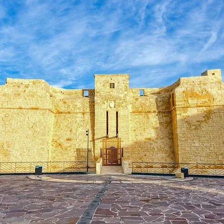 شقة Beautiful 3br Designer With Wifi, Ac And Balcony