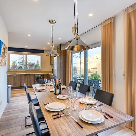 Beautiful 3br Designer With Wifi, Ac And Balcony *