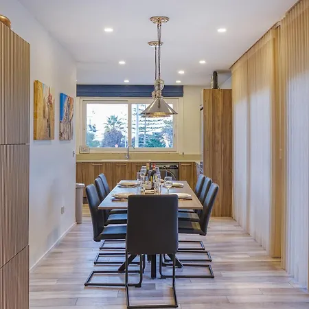 شقة Beautiful 3br Designer With Wifi, Ac And Balcony