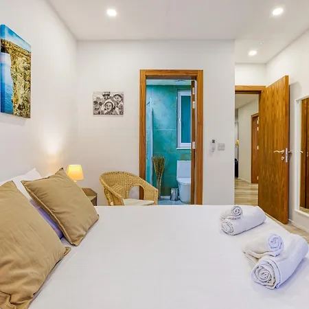 Beautiful 3br Designer With Wifi, Ac And Balcony *