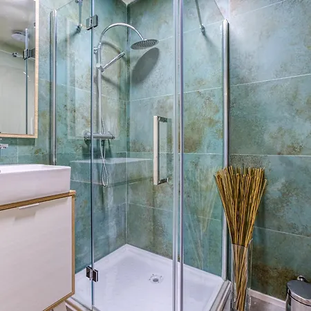 Beautiful 3br Designer With Wifi, Ac And Balcony * مارساسكالا