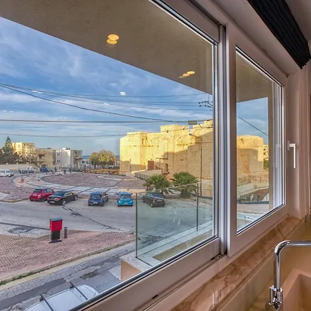 Beautiful 3br Designer With Wifi, Ac And Balcony *