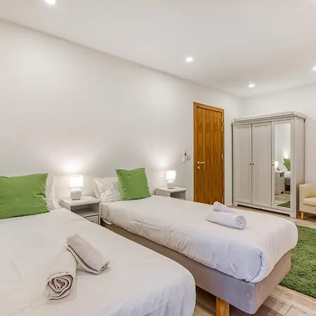 شقة Beautiful 3br Designer With Wifi, Ac And Balcony *