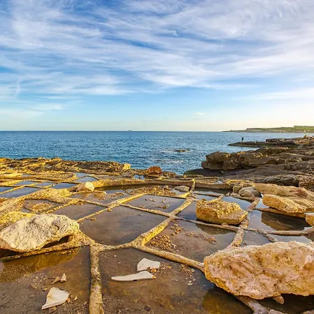 Beautiful 3br Designer With Wifi, Ac And Balcony * مارساسكالا