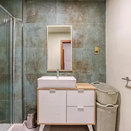 Beautiful 3br Designer With Wifi, Ac And Balcony شقة