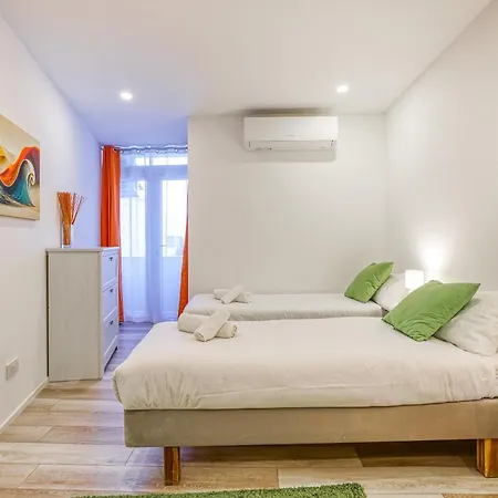 شقة Beautiful 3br Designer With Wifi, Ac And Balcony