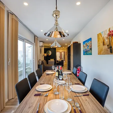 Beautiful 3br Designer With Wifi, Ac And Balcony مارساسكالا