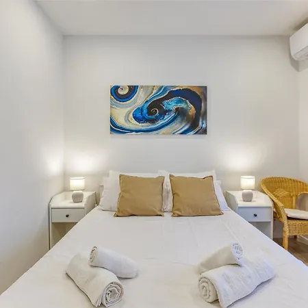 Beautiful 3br Designer With Wifi, Ac And Balcony Marsaskala