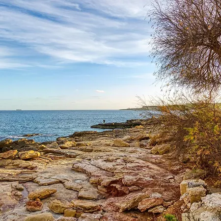 Beautiful 3br Designer With Wifi, Ac And Balcony Marsaskala