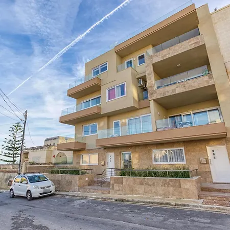 Beautiful 3br Designer With Wifi, Ac And Balcony Apartment