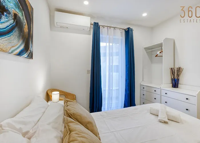 Beautiful 3br Designer With Wifi, Ac And Balcony Marsaskala