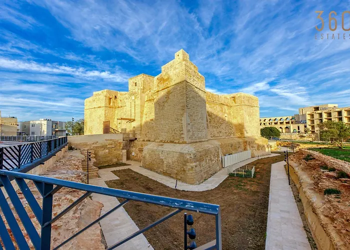 Beautiful 3br Designer With Wifi, Ac And Balcony Marsaskala