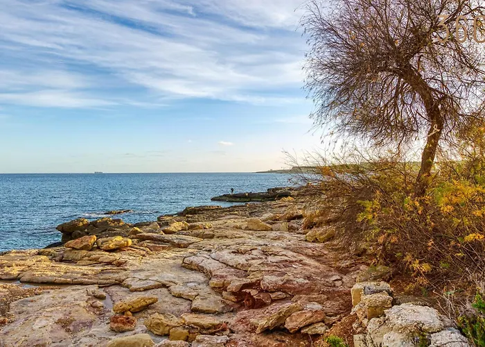 Beautiful 3br Designer With Wifi, Ac And Balcony Marsaskala