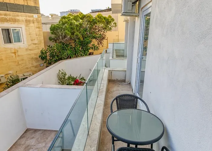 Beautiful 3br Designer With Wifi, Ac And Balcony Marsaskala