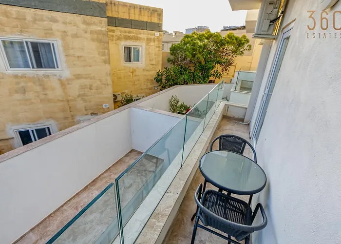 Beautiful 3br Designer With Wifi, Ac And Balcony Marsaskala