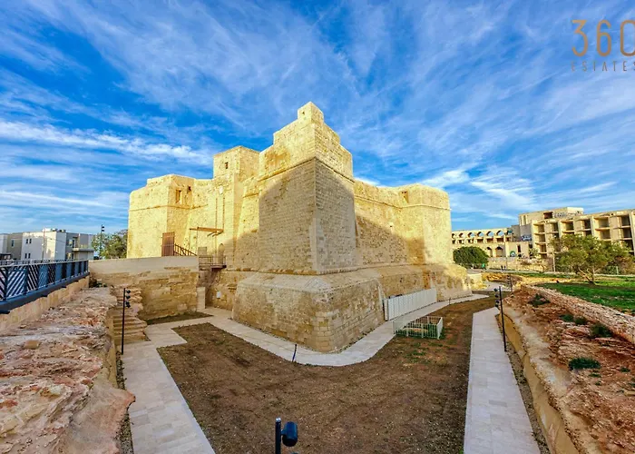 Beautiful 3br Designer With Wifi, Ac And Balcony Apartment Marsaskala