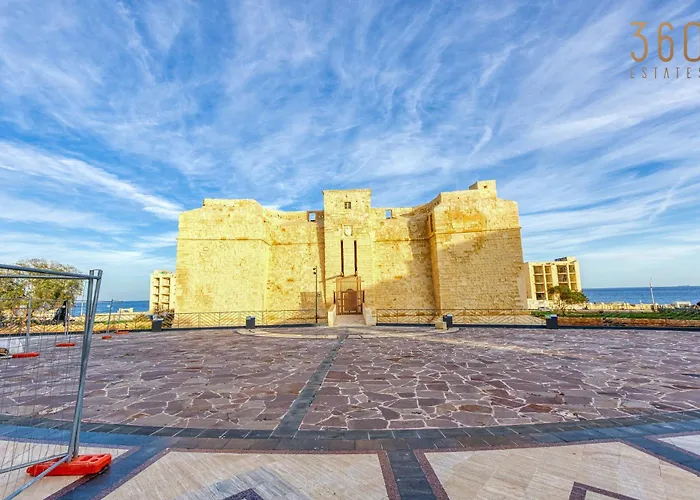 Apartment Beautiful 3br Designer With Wifi, Ac And Balcony